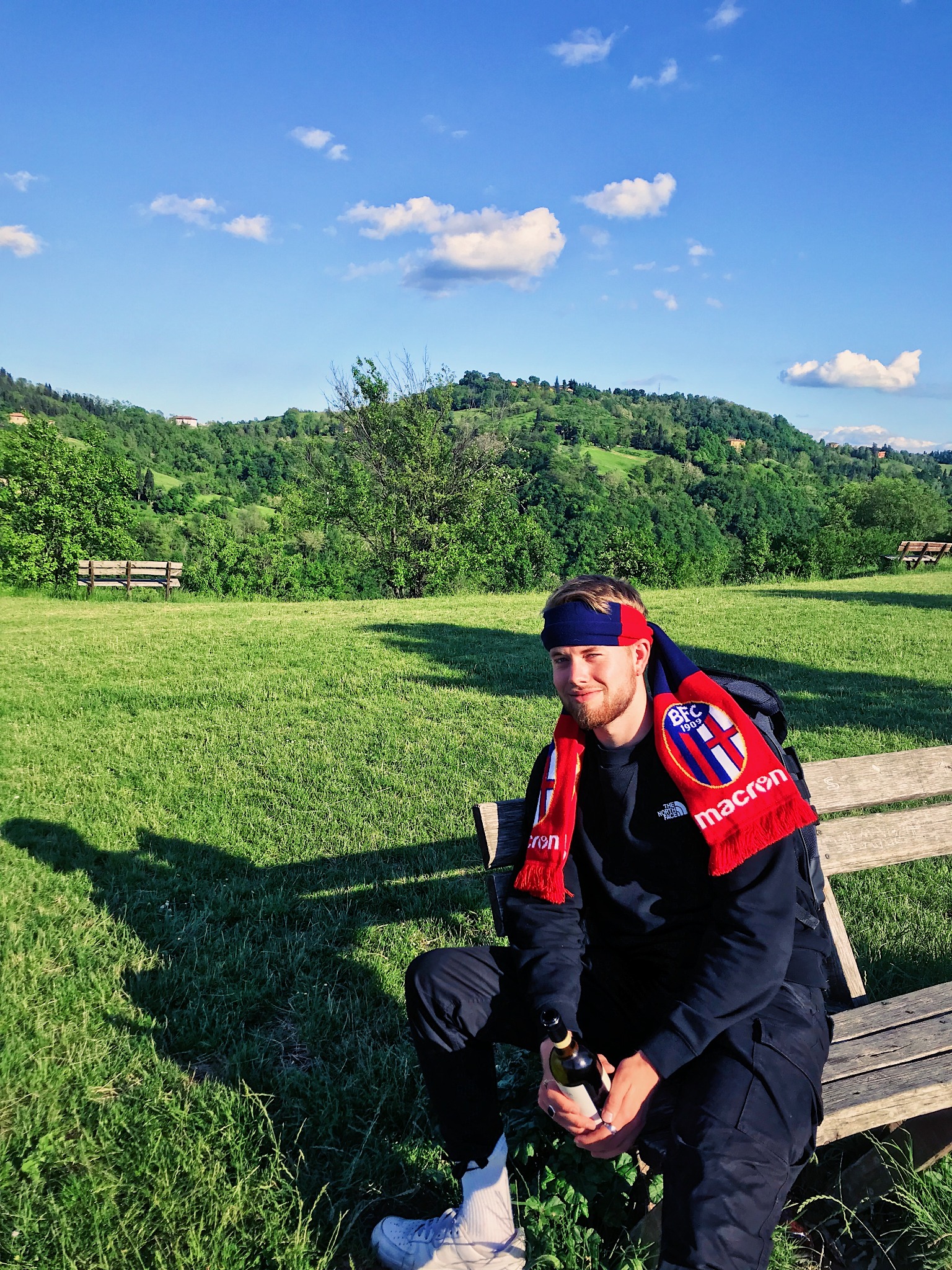 Peter med Bologna-skjerf i Italia