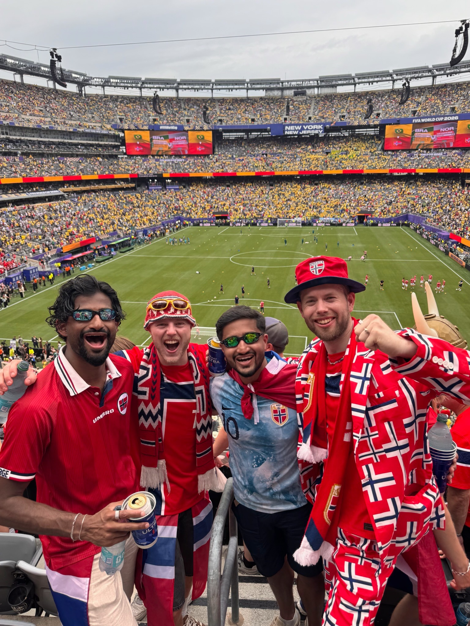 Peter og venner på Norge mot Brasil under fotball-VM i 2026